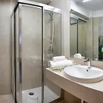 阿拉斯纳岩石酒店 4*