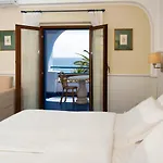 阿拉斯纳岩石酒店 4*