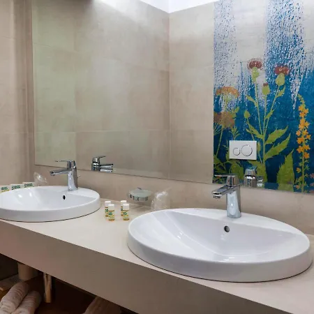 Otel Arathena Rocks