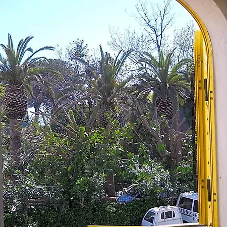 Arathena Rocks גיארדיני נאקסוס