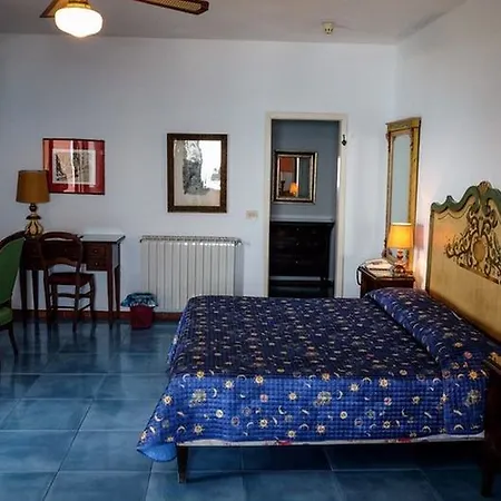 Отель Arathena Rocks 4*