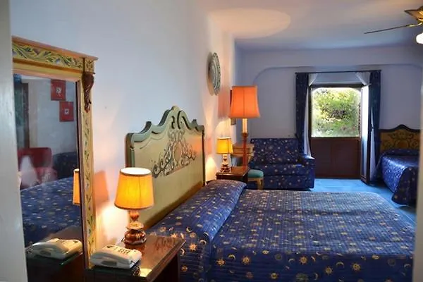 Arathena Rocks Hotell 4*